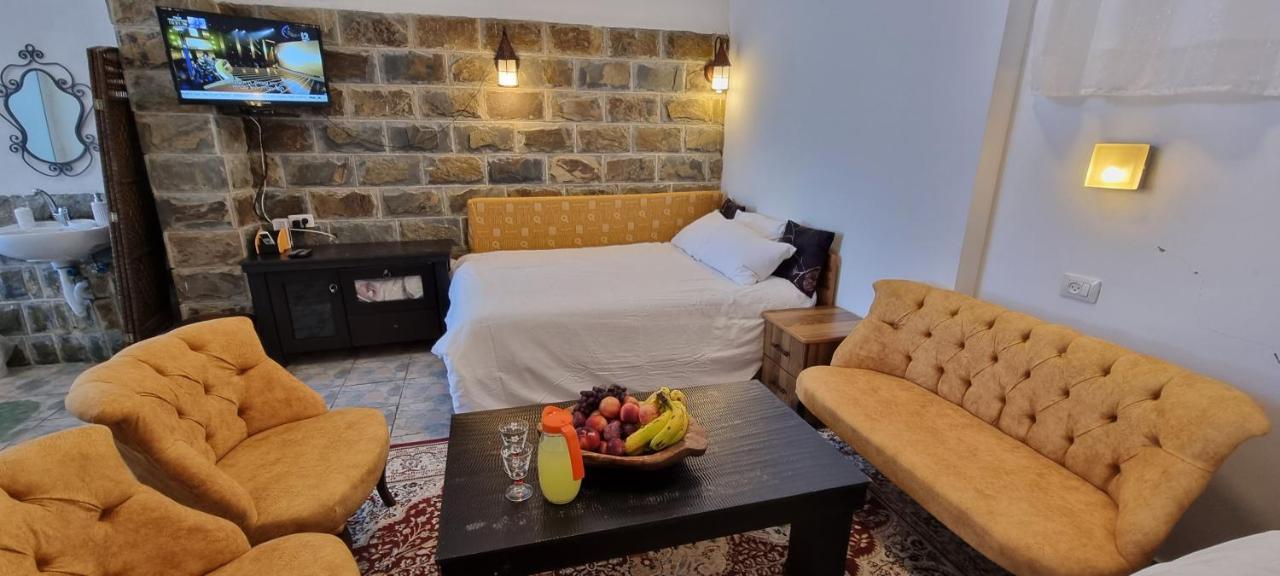 Sanabl Druze Hospitality Bed & Breakfast Ein Kinya Exterior photo
