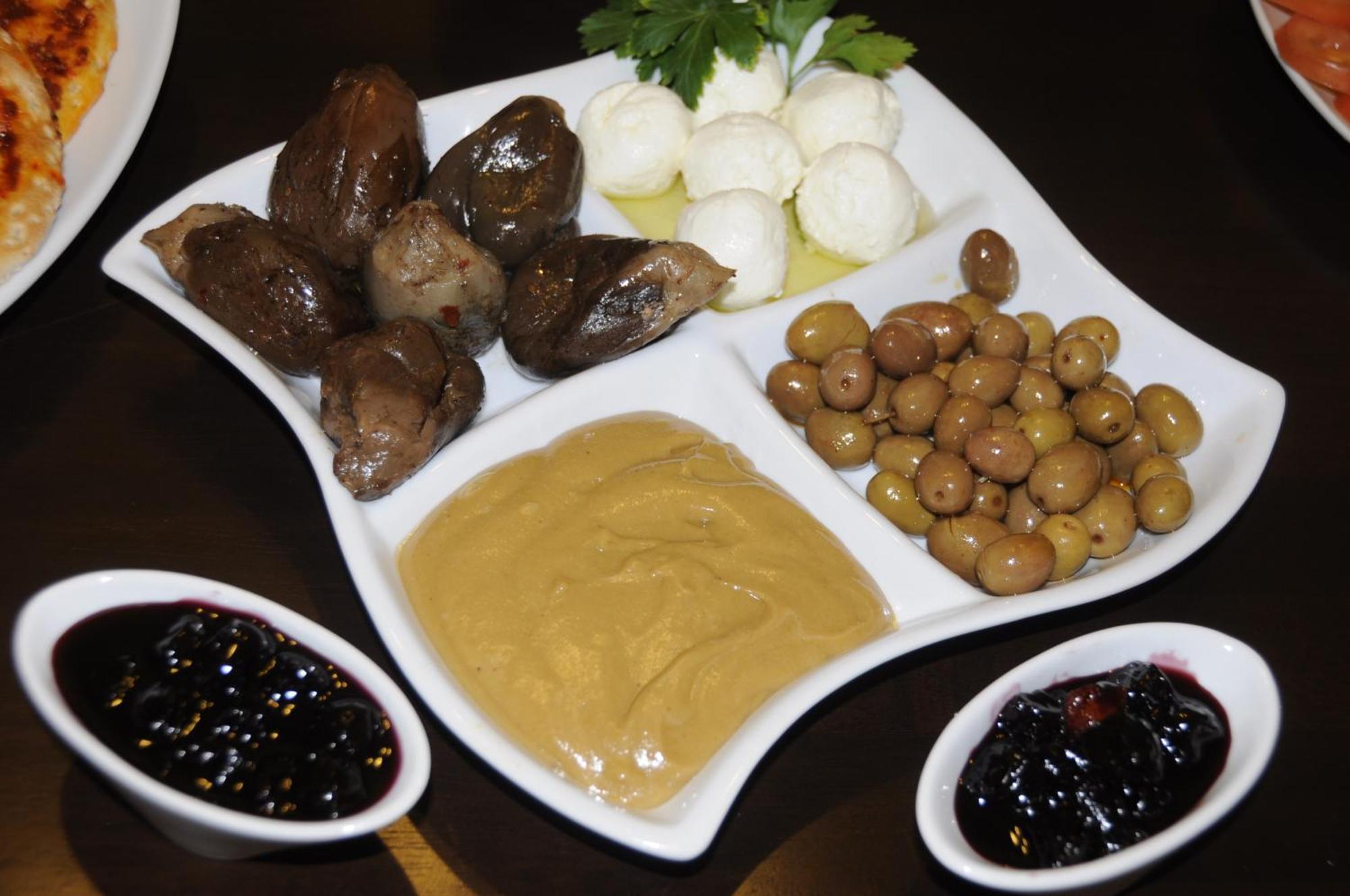 Sanabl Druze Hospitality Bed & Breakfast Ein Kinya Exterior photo