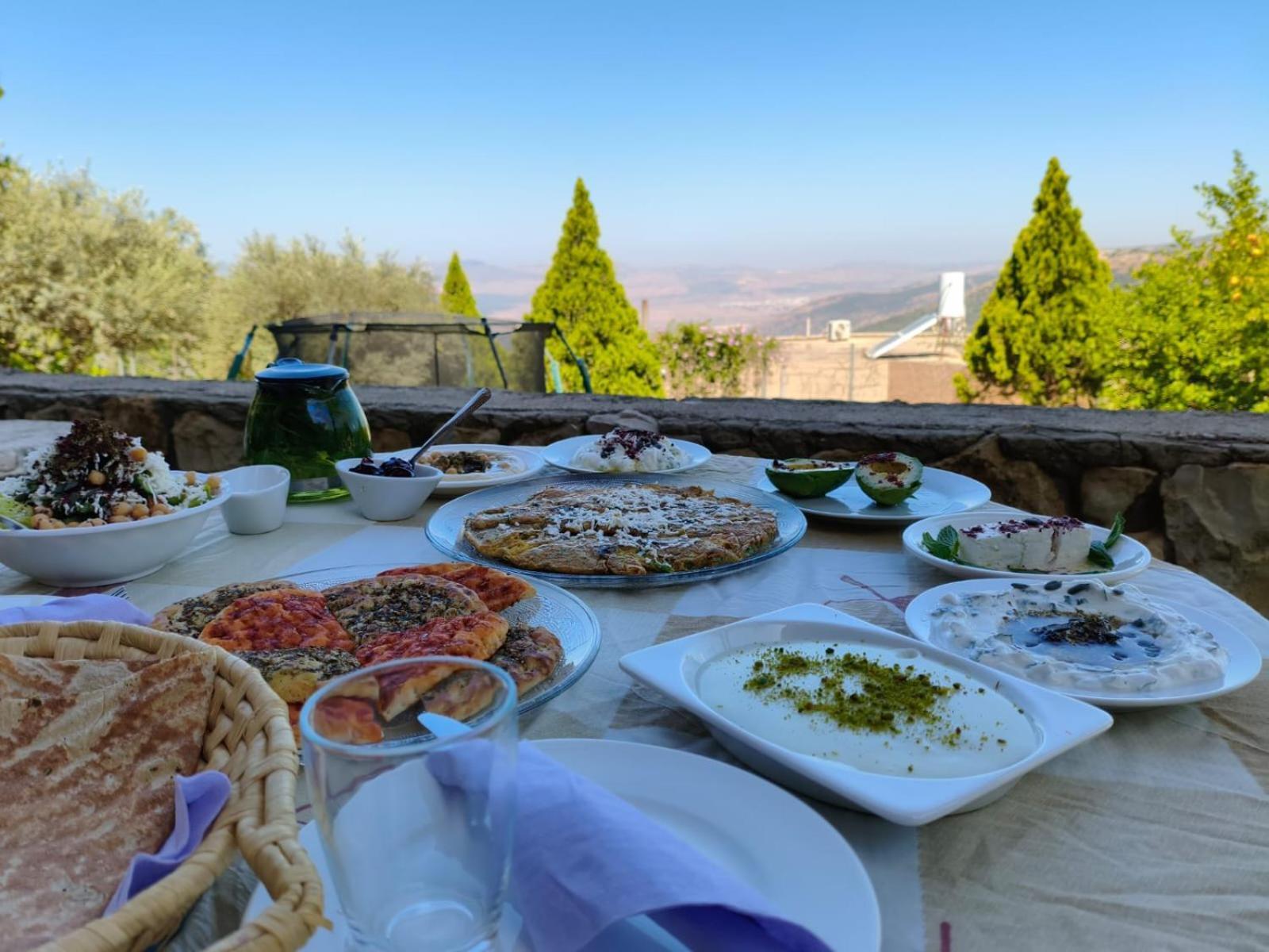 Sanabl Druze Hospitality Bed & Breakfast Ein Kinya Exterior photo
