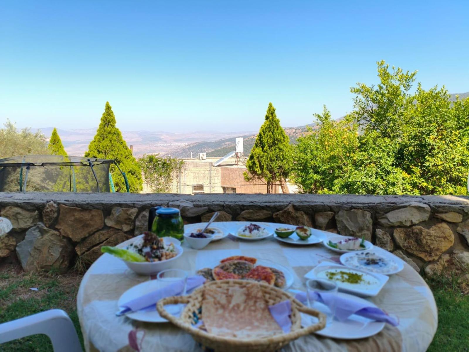 Sanabl Druze Hospitality Bed & Breakfast Ein Kinya Exterior photo